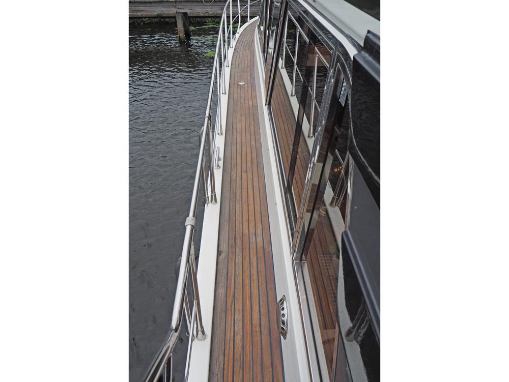  Deck equipment